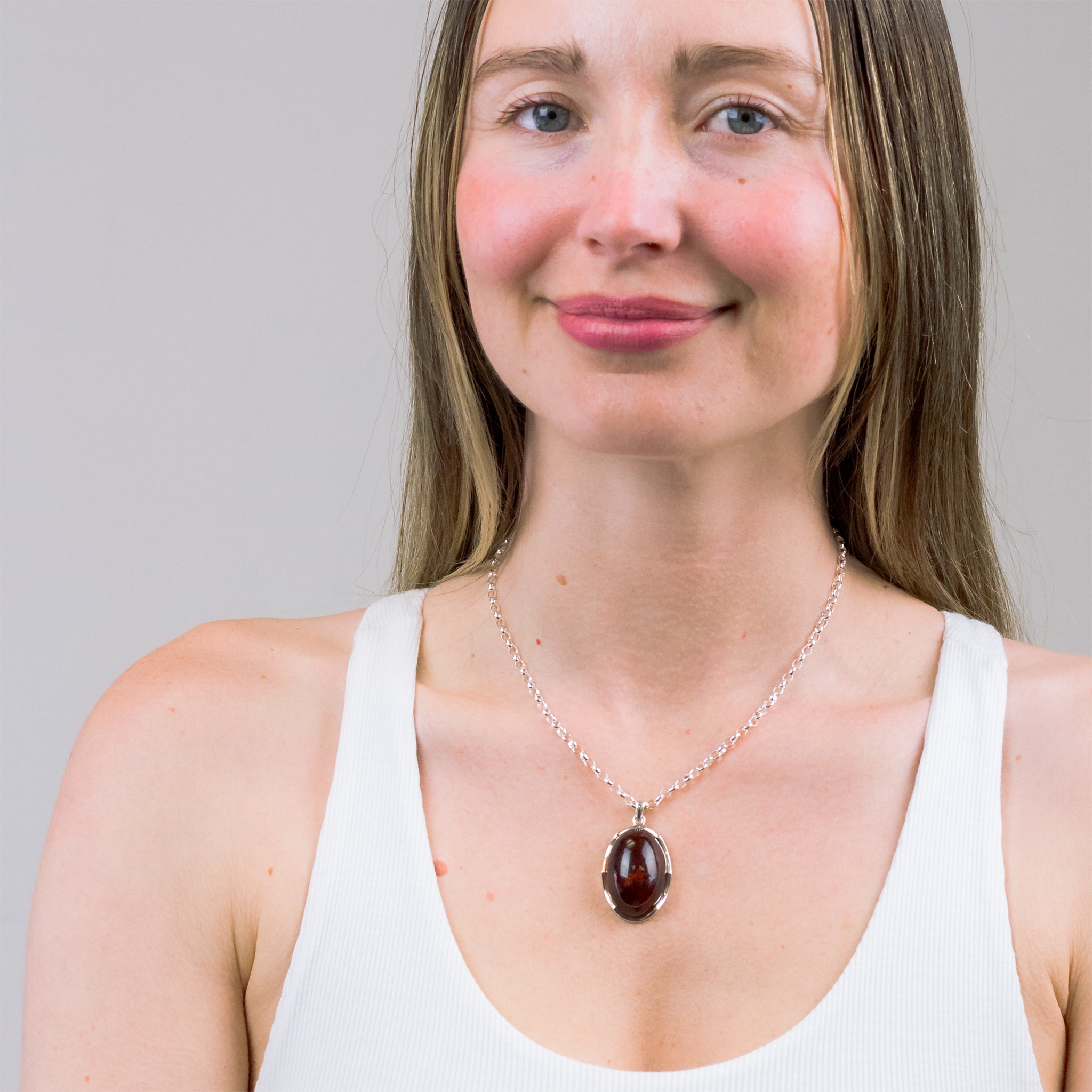 CABOCHON OVAL AMBER NECKLACE ON MODEL