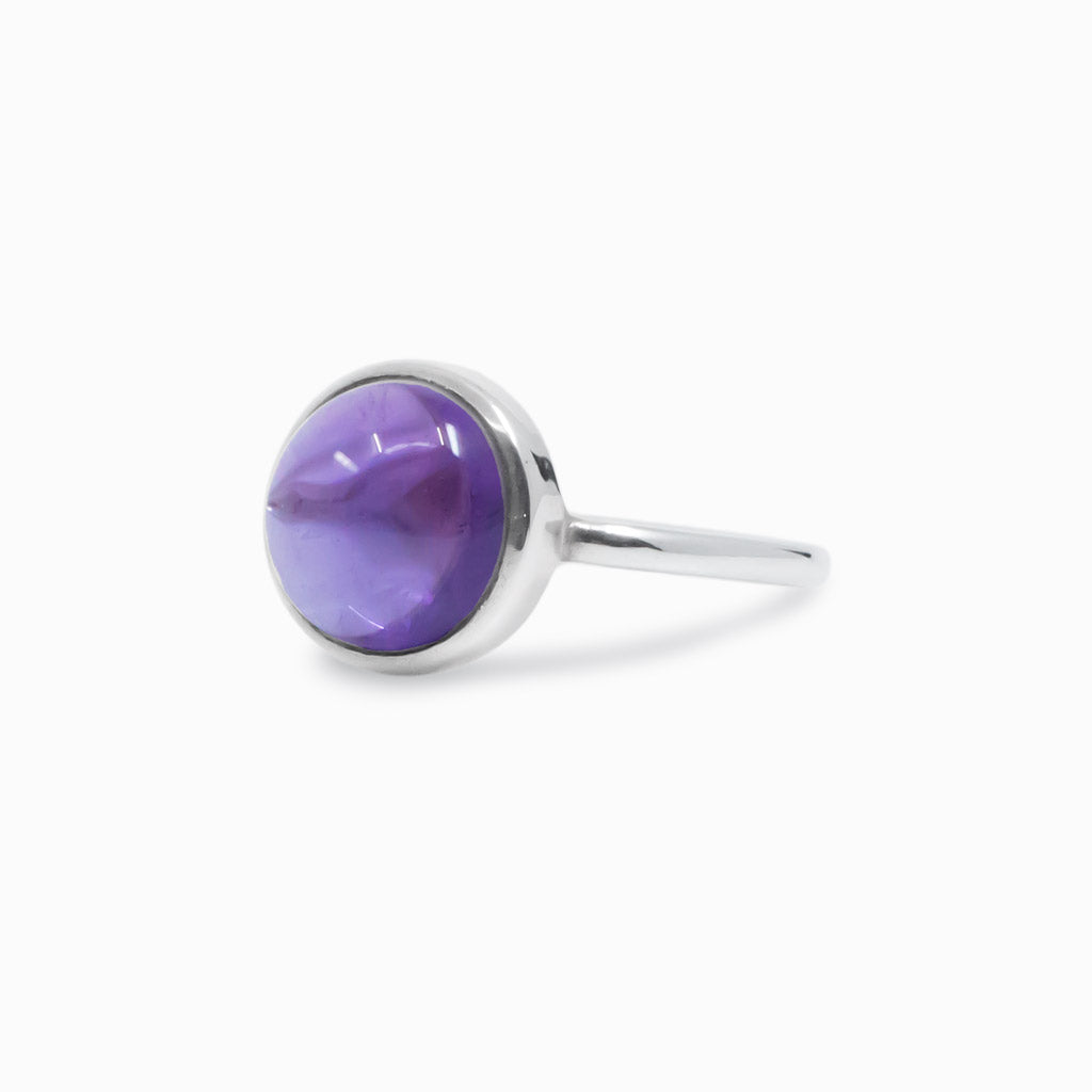 Round cabochon Amethyst ring
