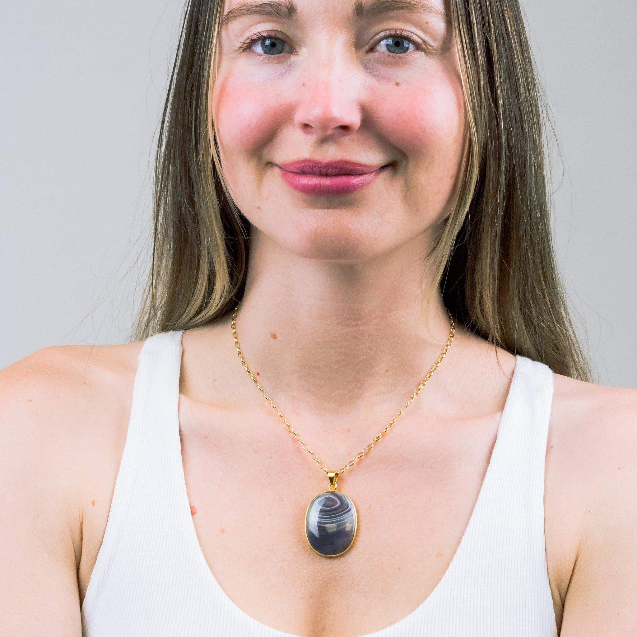 BOTSWANA AGATE NECKLACE IN YELLOW GOLD VERMEIL FINISH ON MODEL | MADE IN EARTH