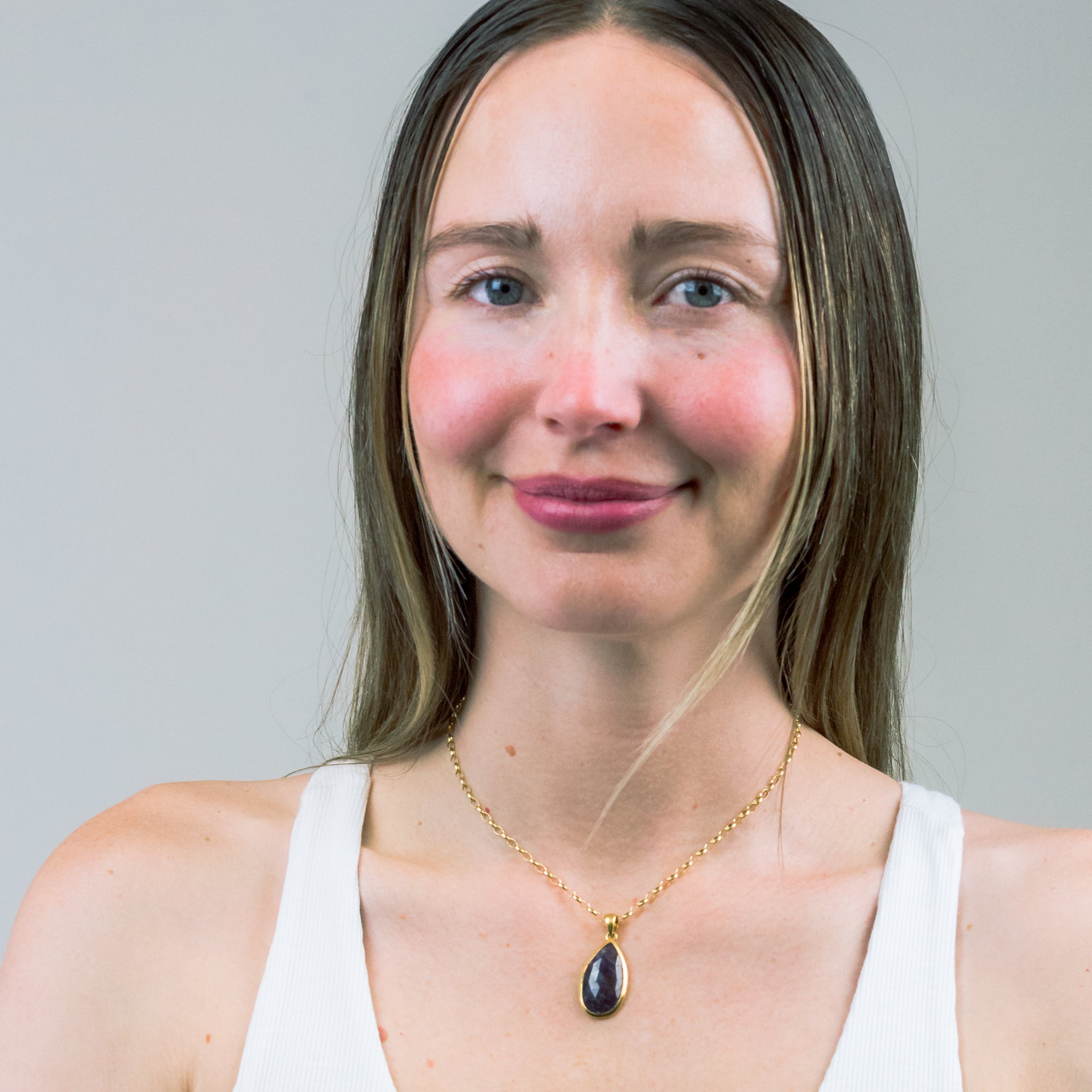 FACETED TEAR SHAPED PURPLE RED SAPPHIRE NECKLACE WITH YELLOW GOLD VERMEIL FINISH | MADE IN EARTH