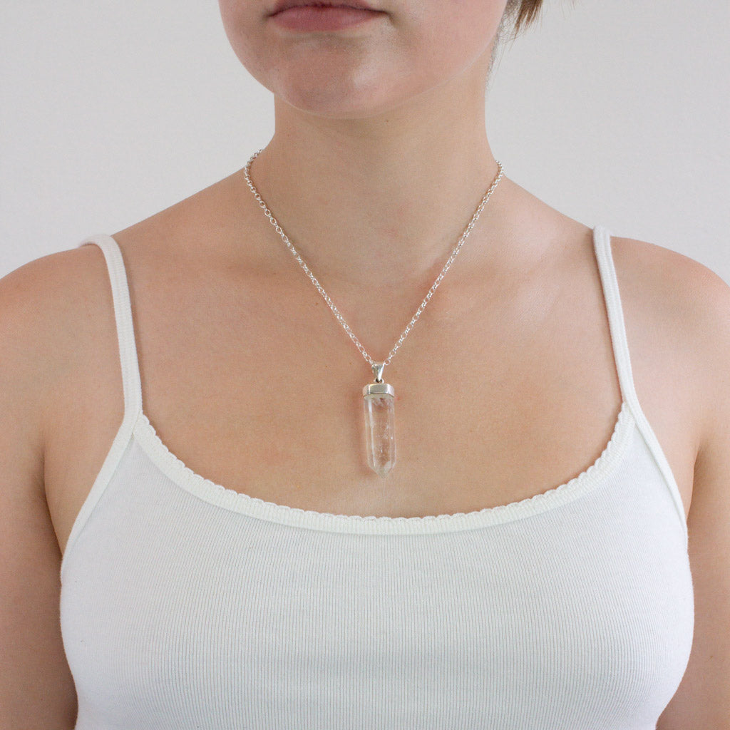 LAER QUARTZ NECKLACE ON MODEL