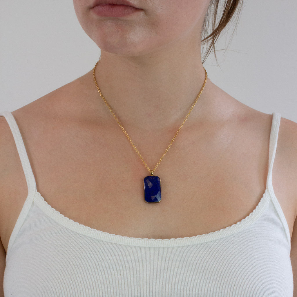 LAPIS LAZULI NECKLACE ON MODEL