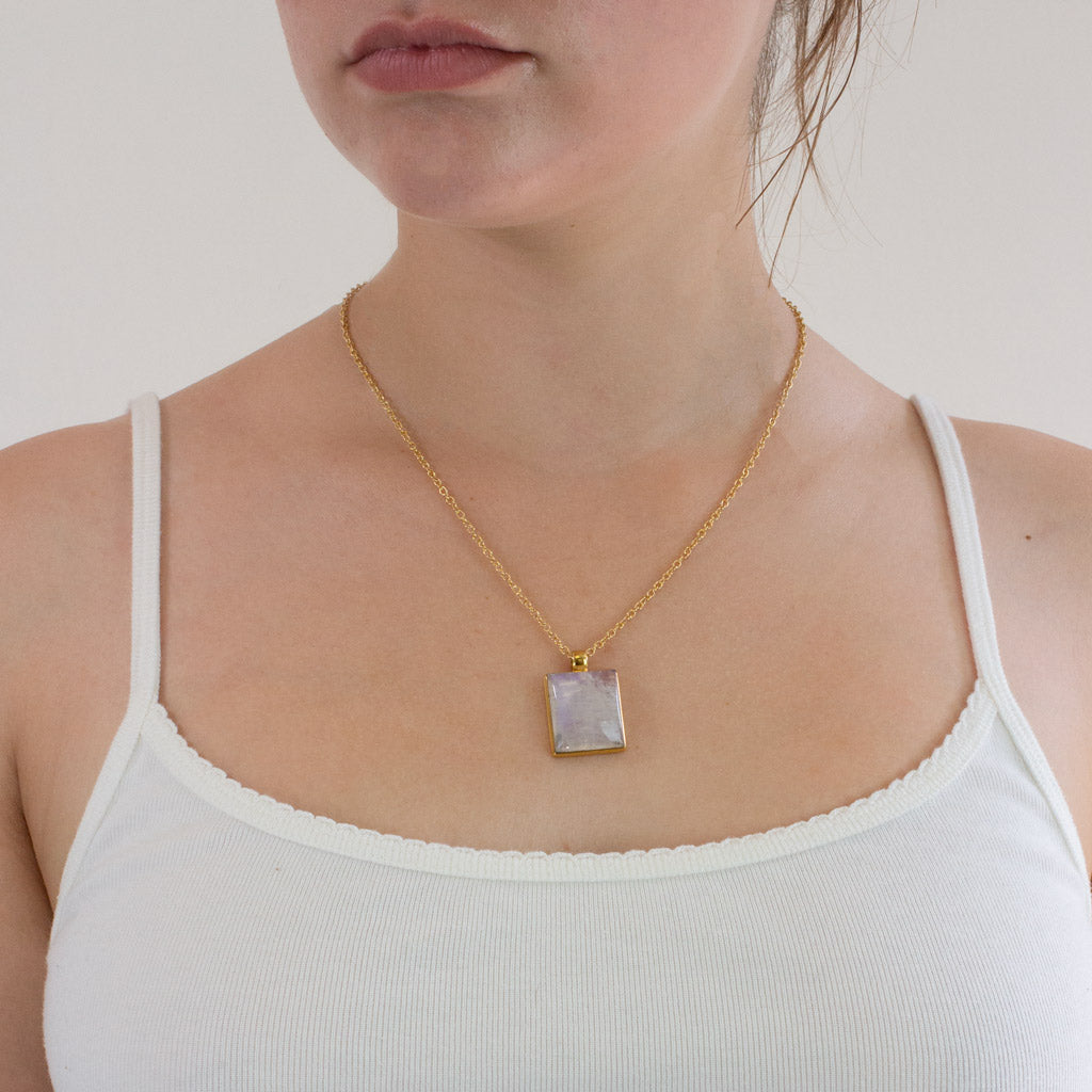 RAINBOW MOONSTONE NECKLACE ON MODEL