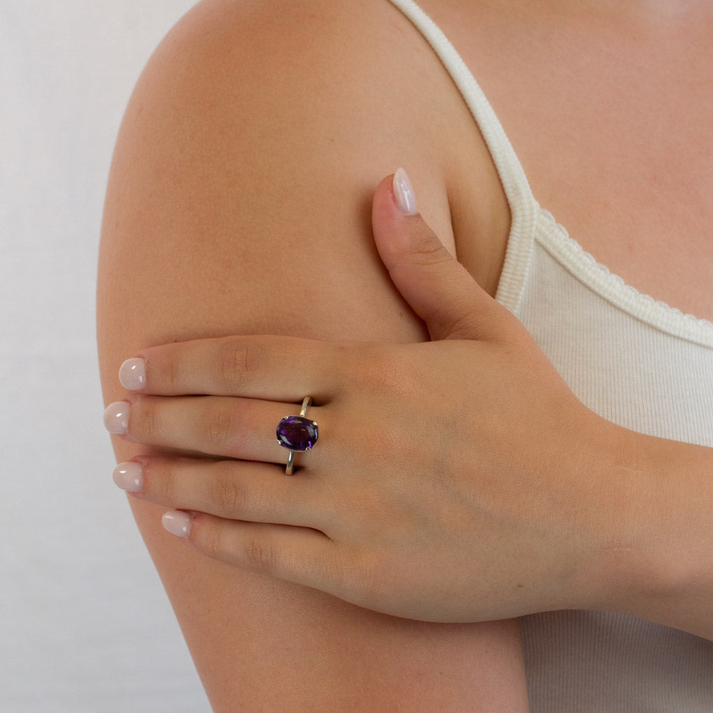 Amethyst ring on model