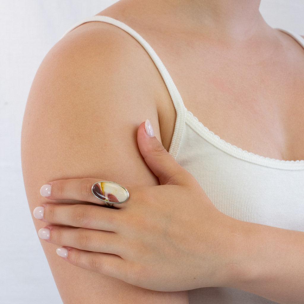 Mookaite ring on model