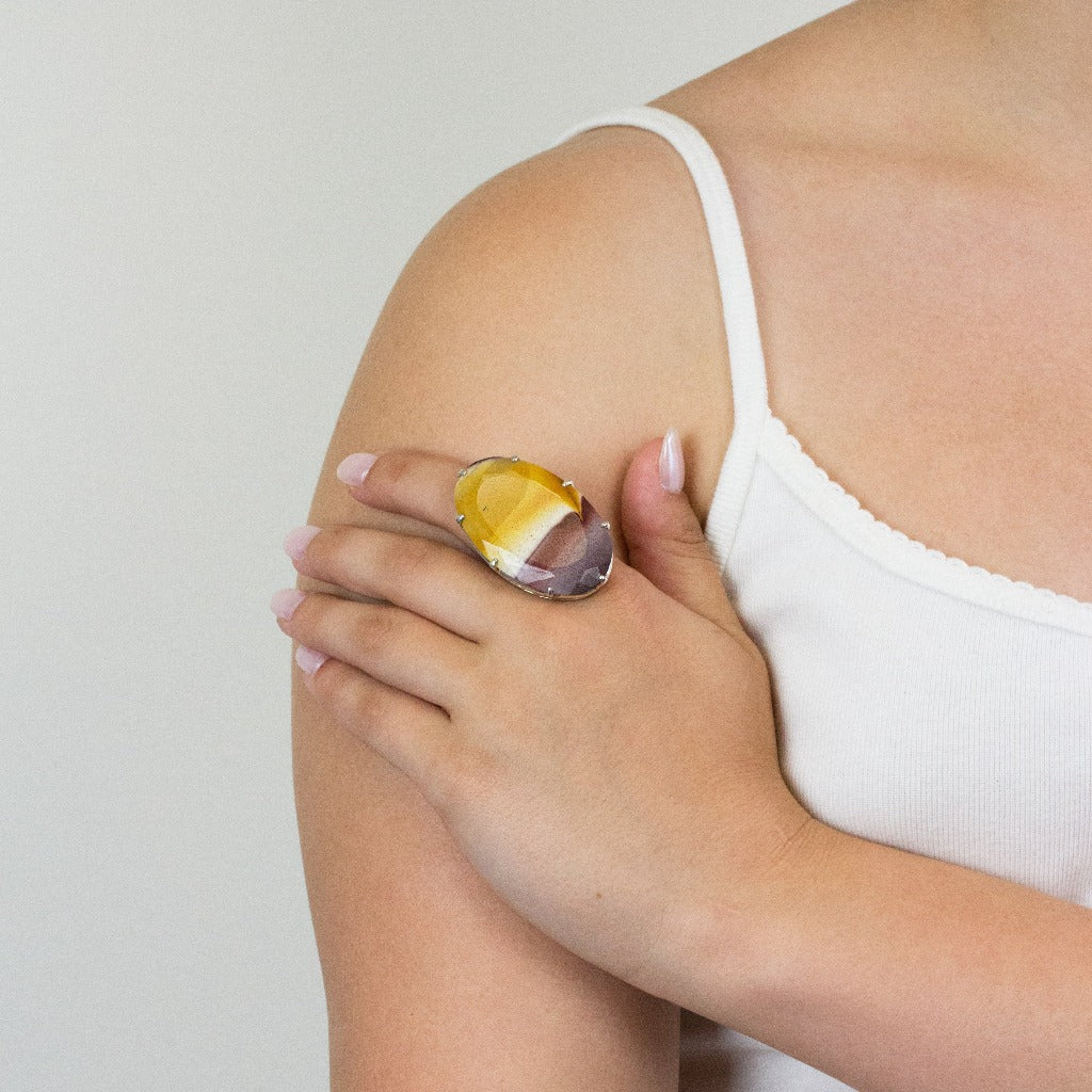 Mookaite ring on model