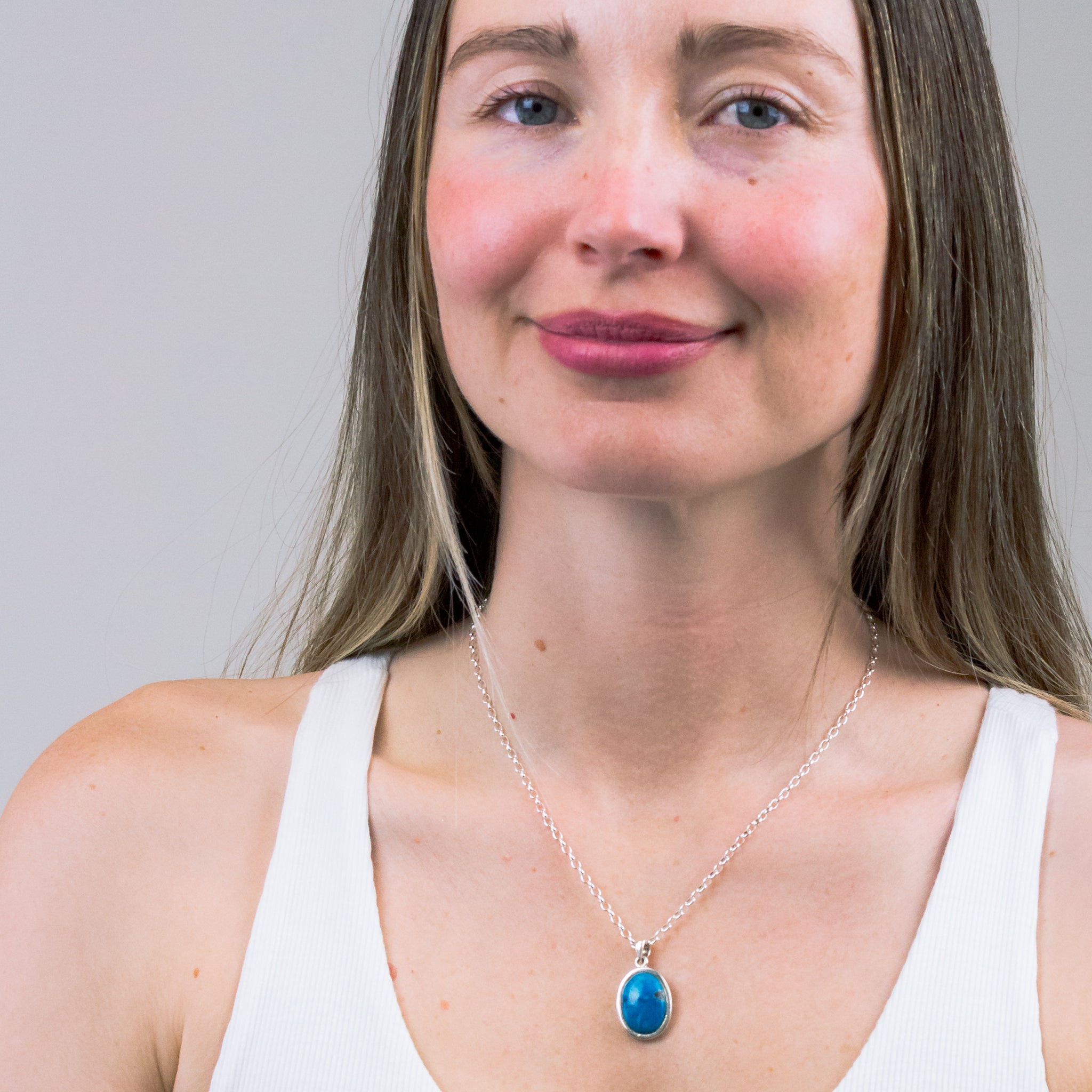 CABOCHON OVAL CAVANSITE NECKLACE STERLING SILVER ON MODEL | MADE IN EARTH