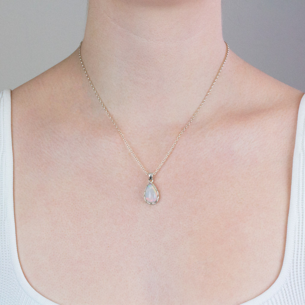 PRECIOUS OPAL NECKLACE ON MODEL