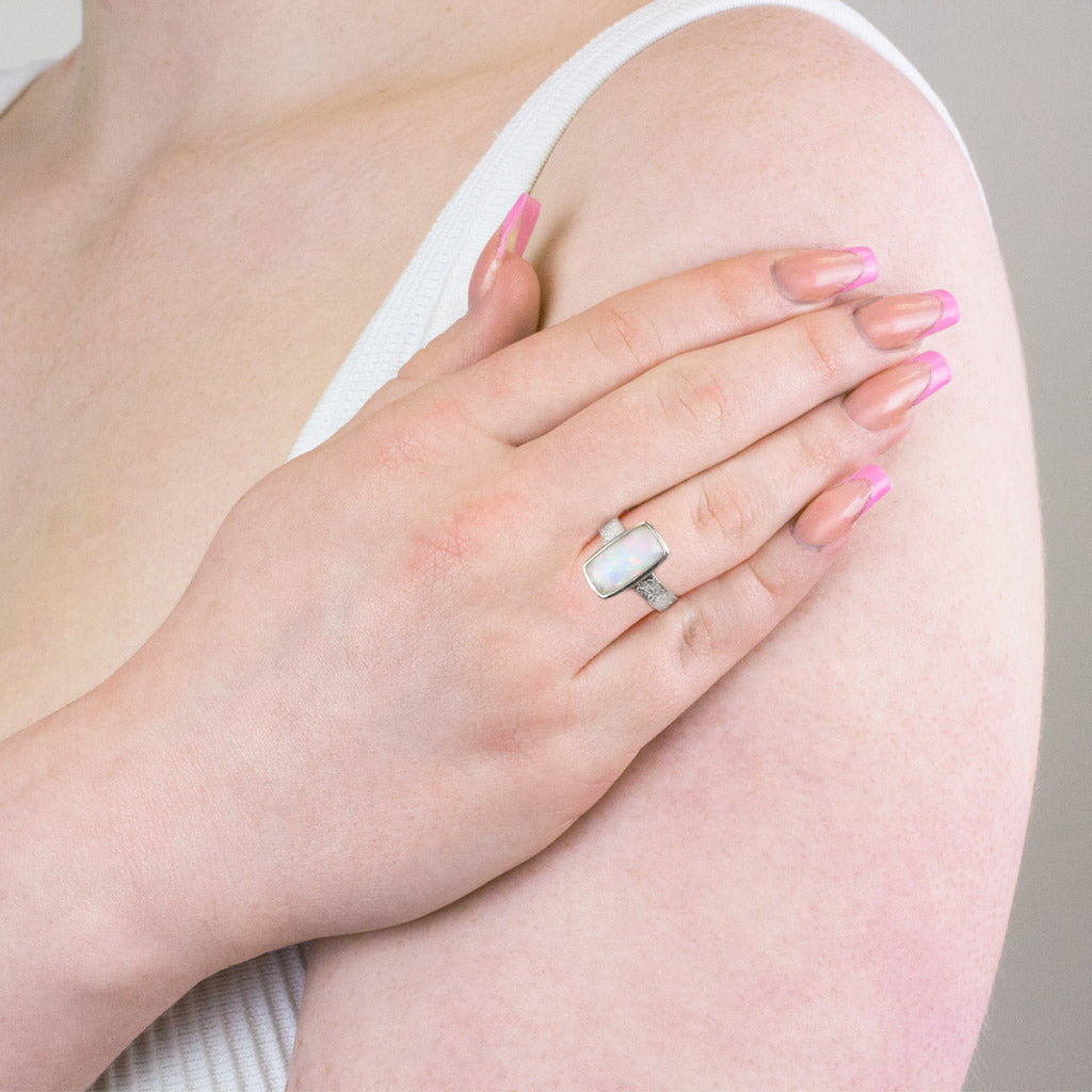 PRECIOUS OPAL RING ON MODEL