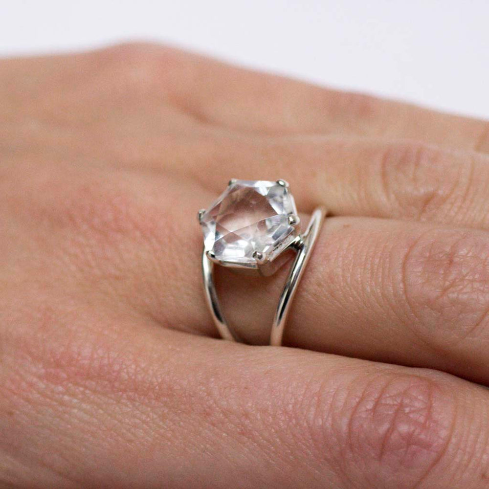 R115 FACETED HEXAGONAL CLEAR QUARTZ RING