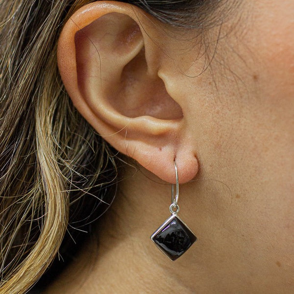 CABOCHON ONYX DROP EARRINGS