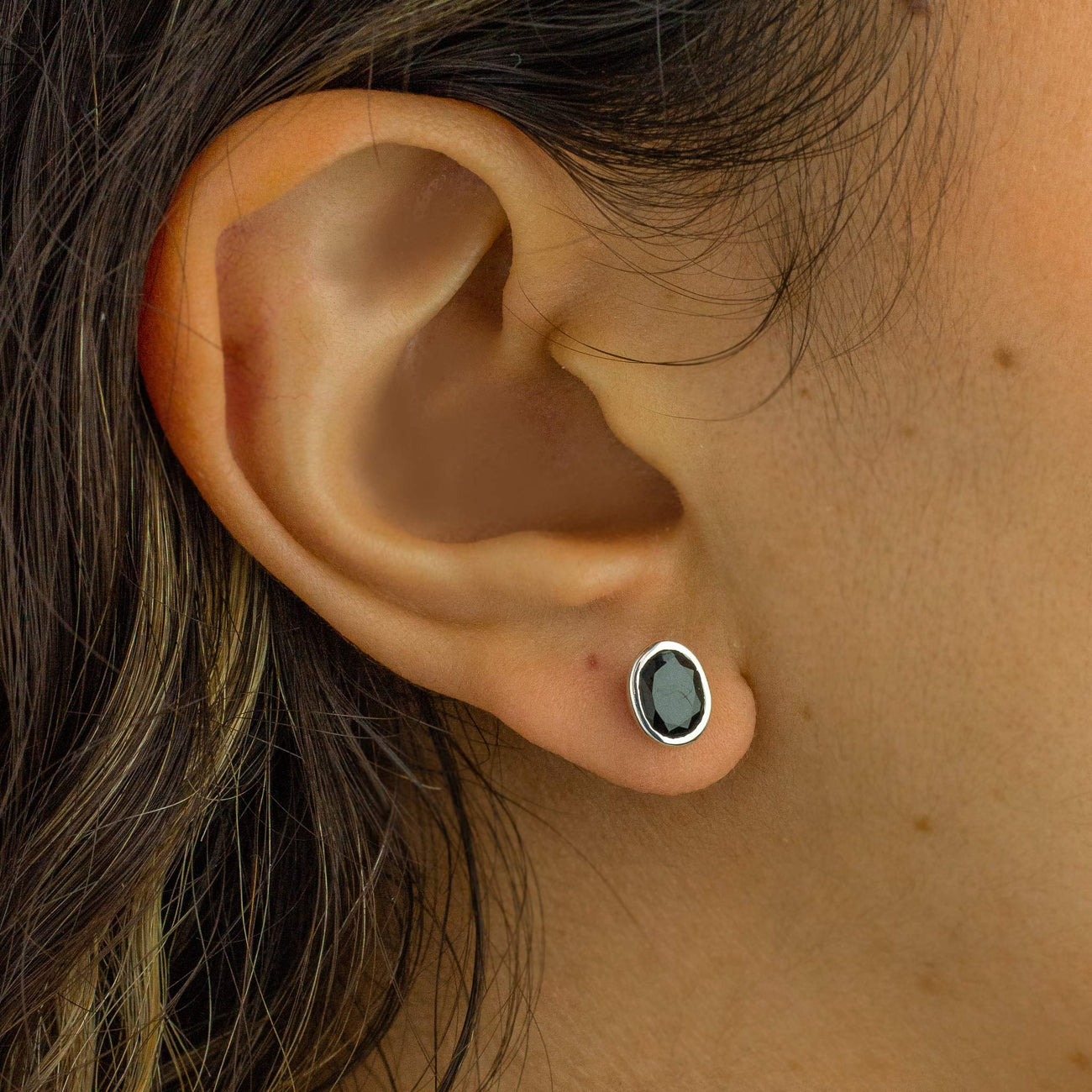 ONYX STUD EARRINGS