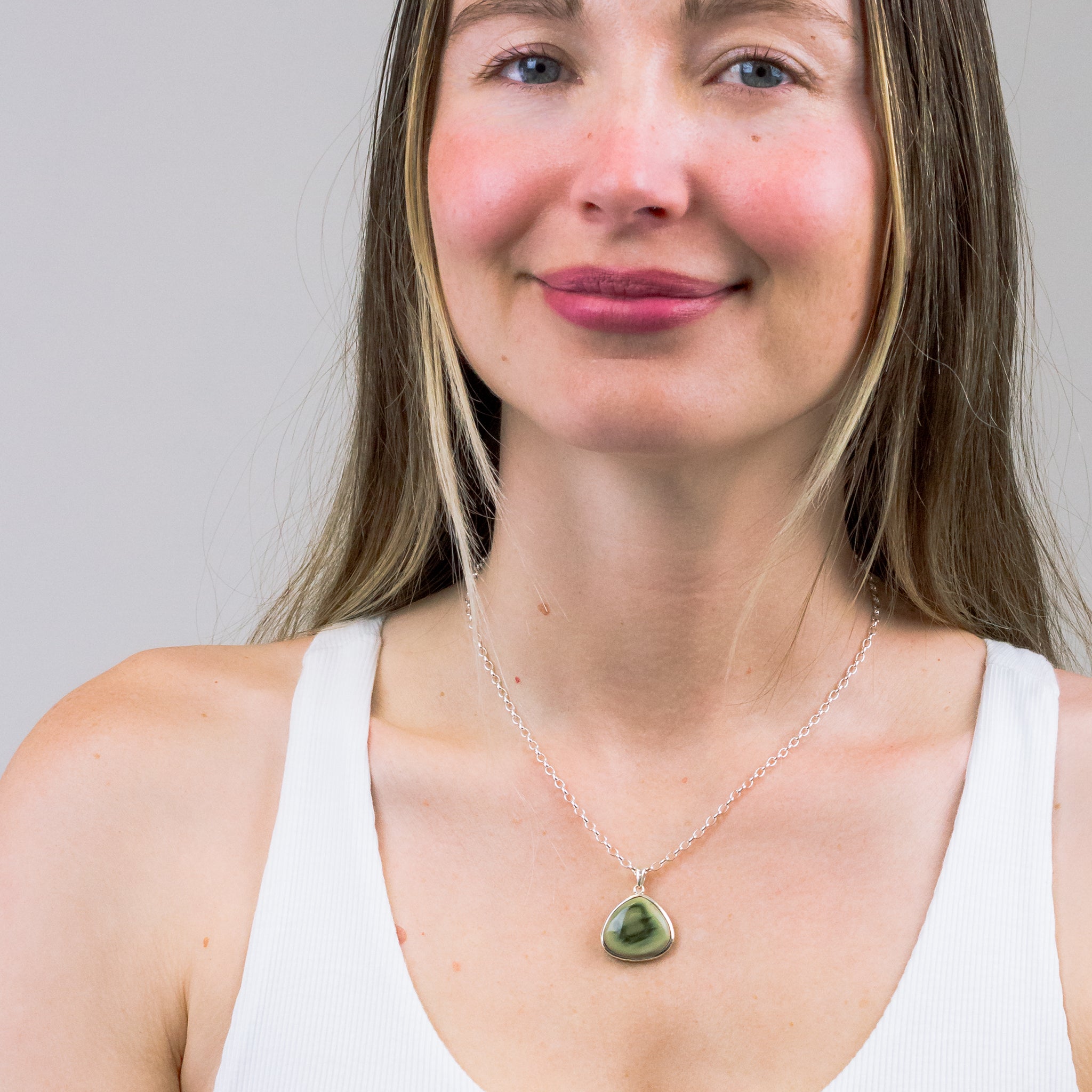 CABOCHON IMPERIAL JASPER NECKLACE ON MODEL