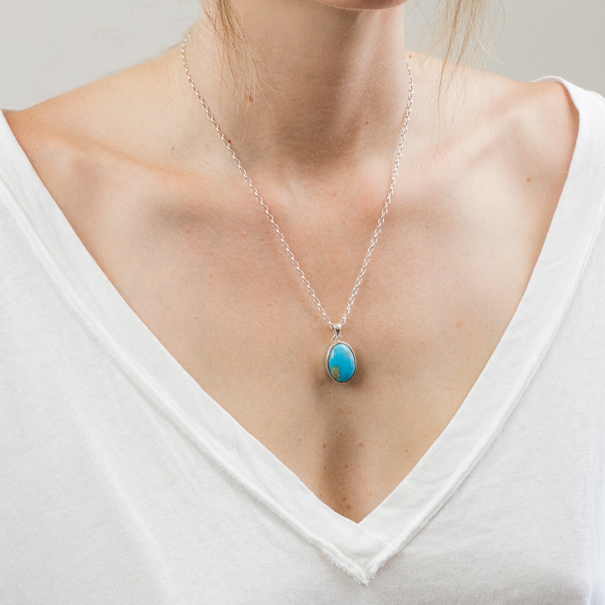 CABOCHON FERROZA TURQUOISE NECKLACE ON MODEL