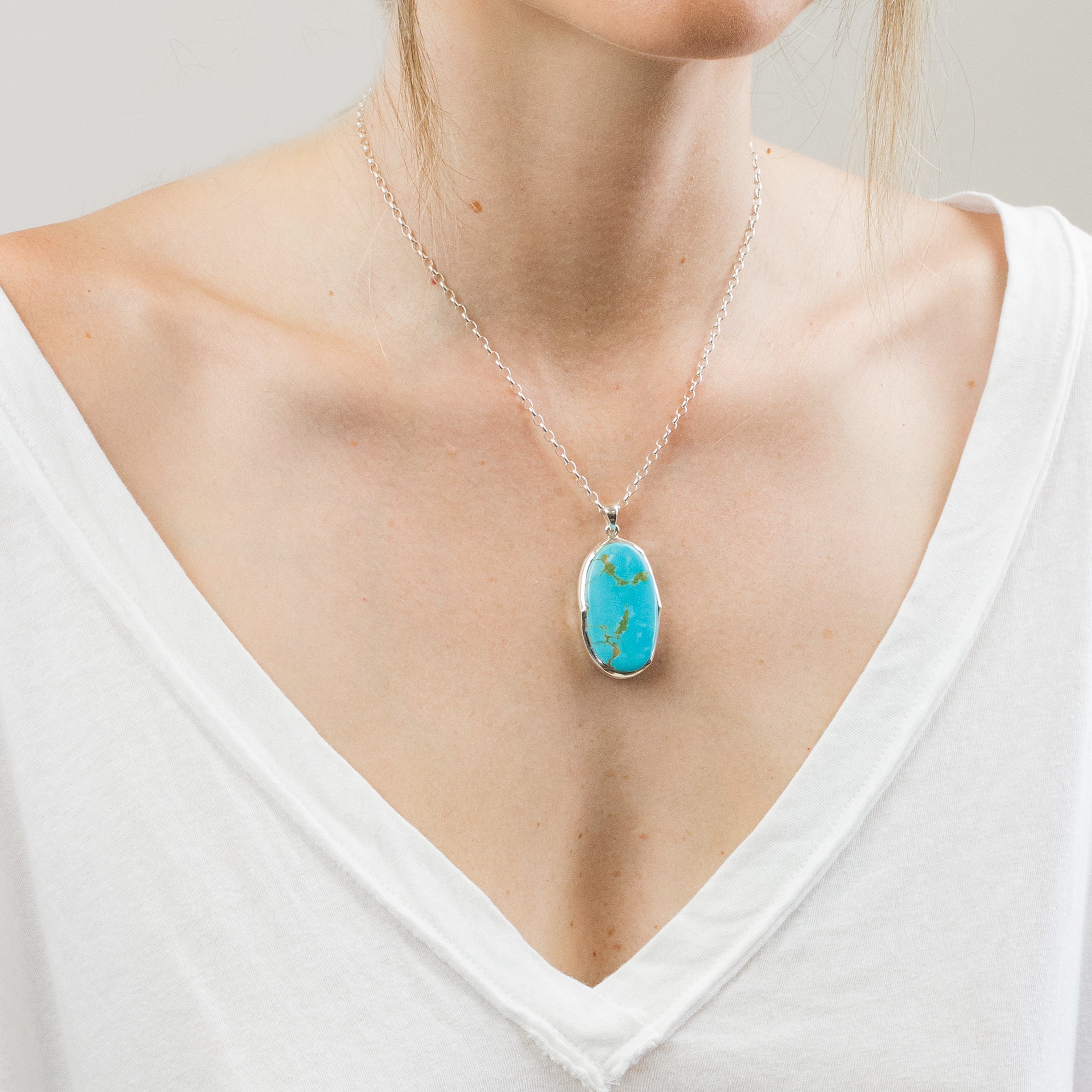 FIROZA TURQUOISE NECKLACE ON MODEL