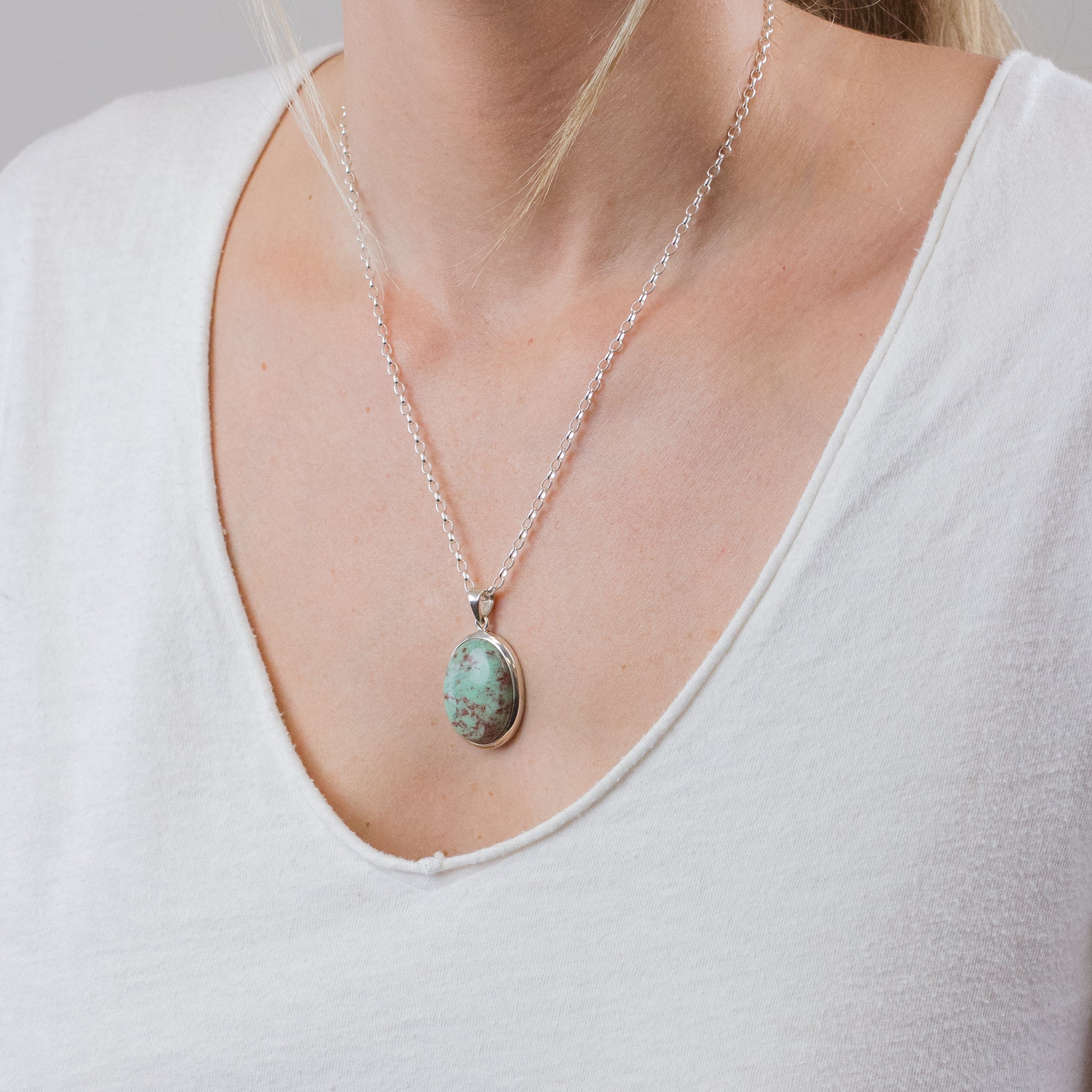 CABOCHON OVAL BLOODSTONE NECKLACE ON MODEL