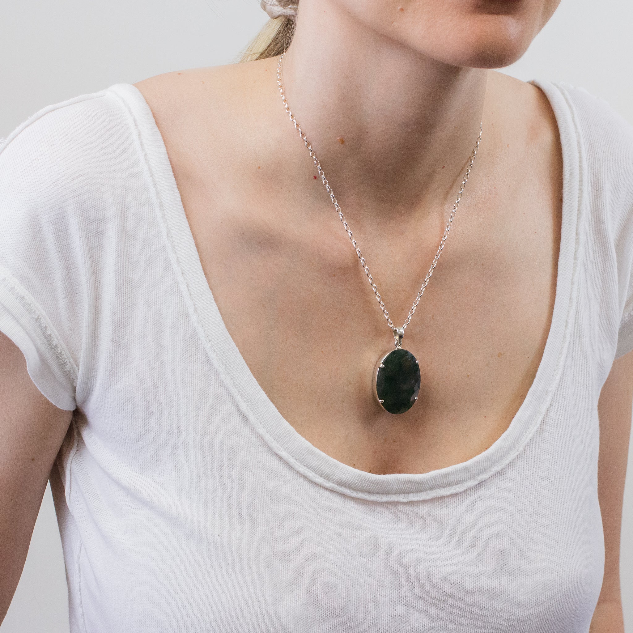 MOSS AGATE NECKLACE ON MODEL