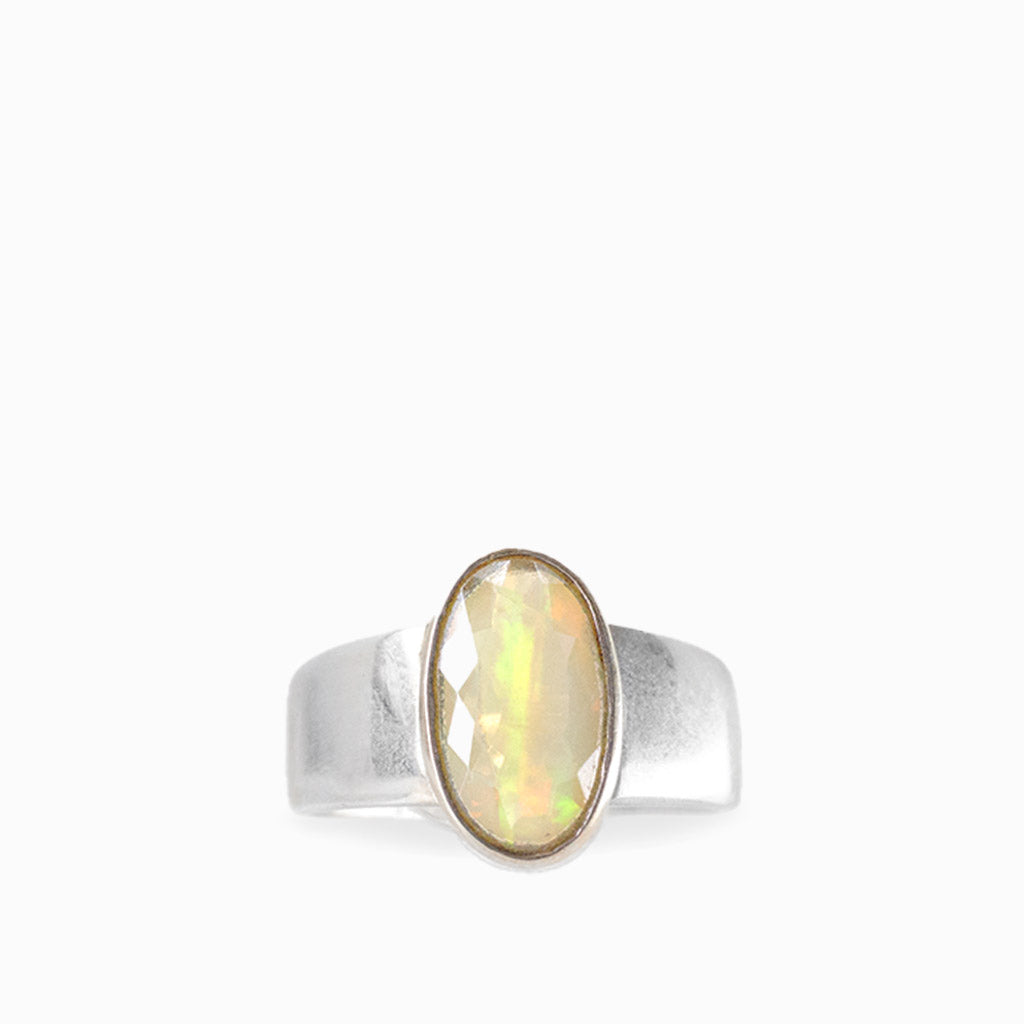 PRECIOUS OPAL RING MADE IN EARTH