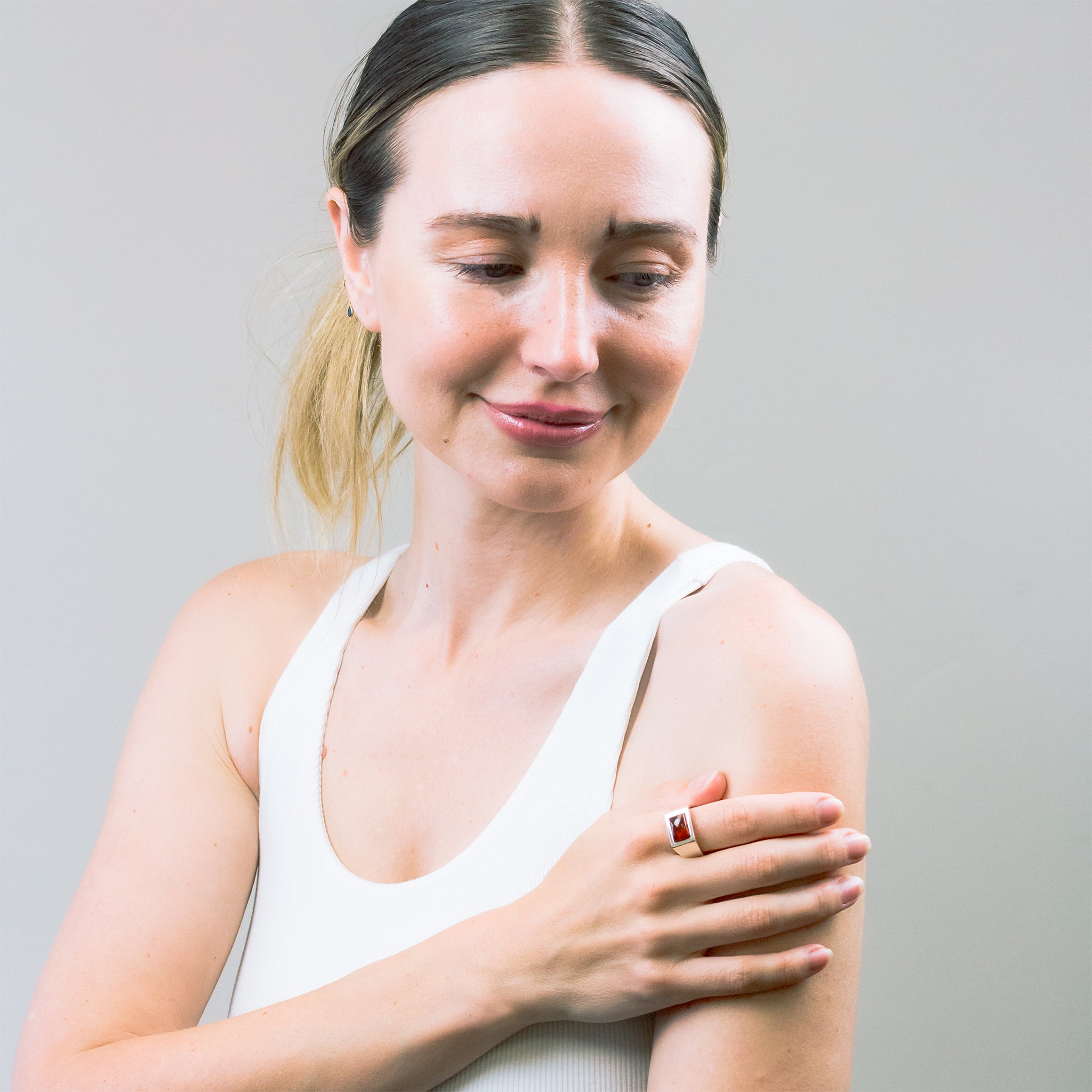 CABOCHON AMBER RING ON MODEL