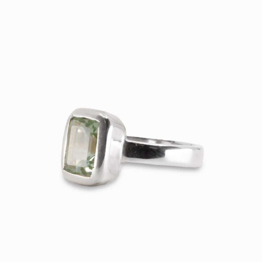 FACETED GREEN QUARTZ RING