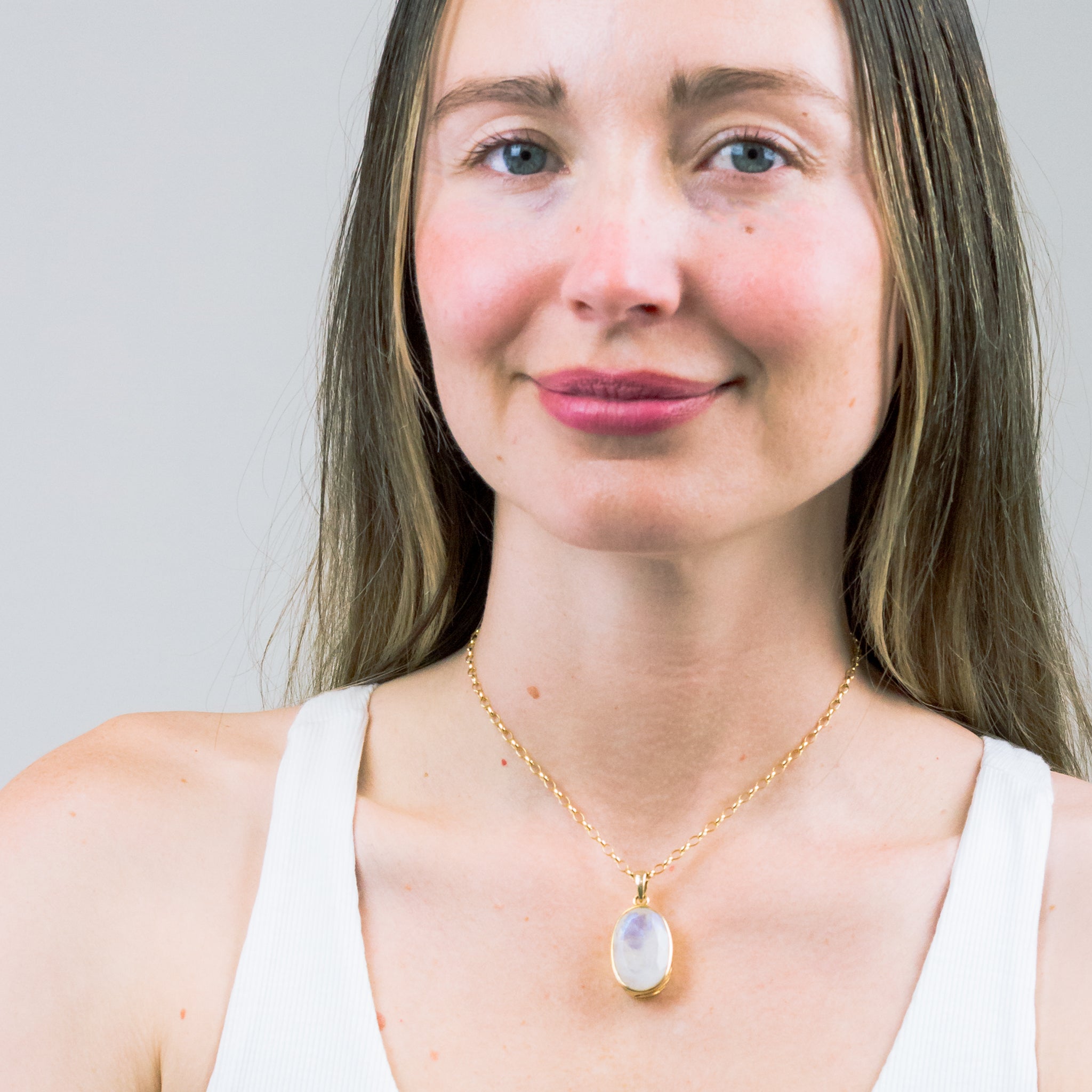 RAINBOW MOONSTONE NECKLACE WITH YELLOW GOLD VERMEIL FINISH | MADE IN EARTH