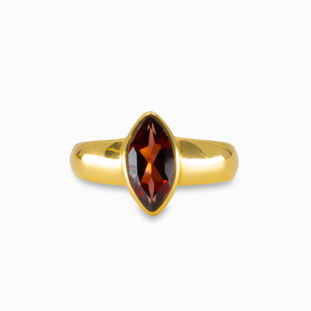 FACETED GARNET RING IN YELLOW GOLD VERMEIL FINISH