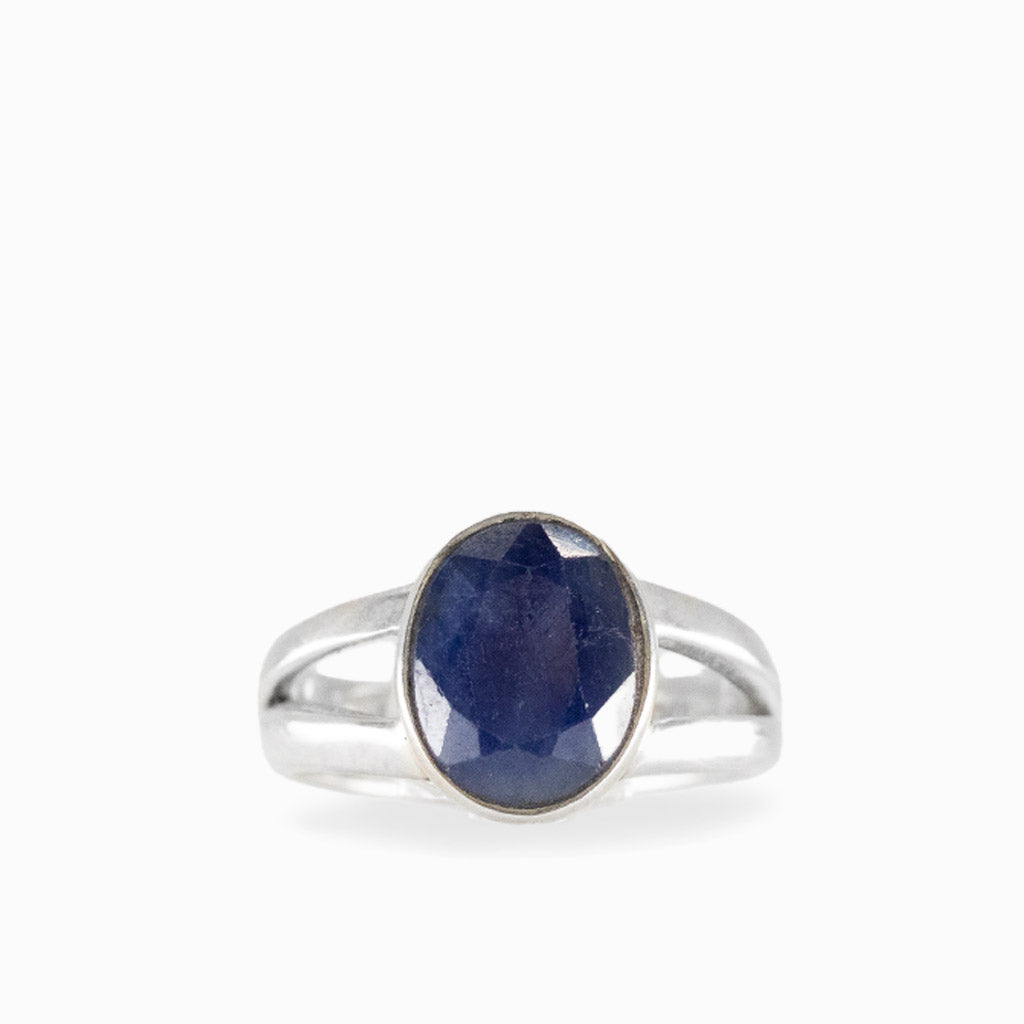 FACETED SAPPHIRE RING MADE IN EARTH