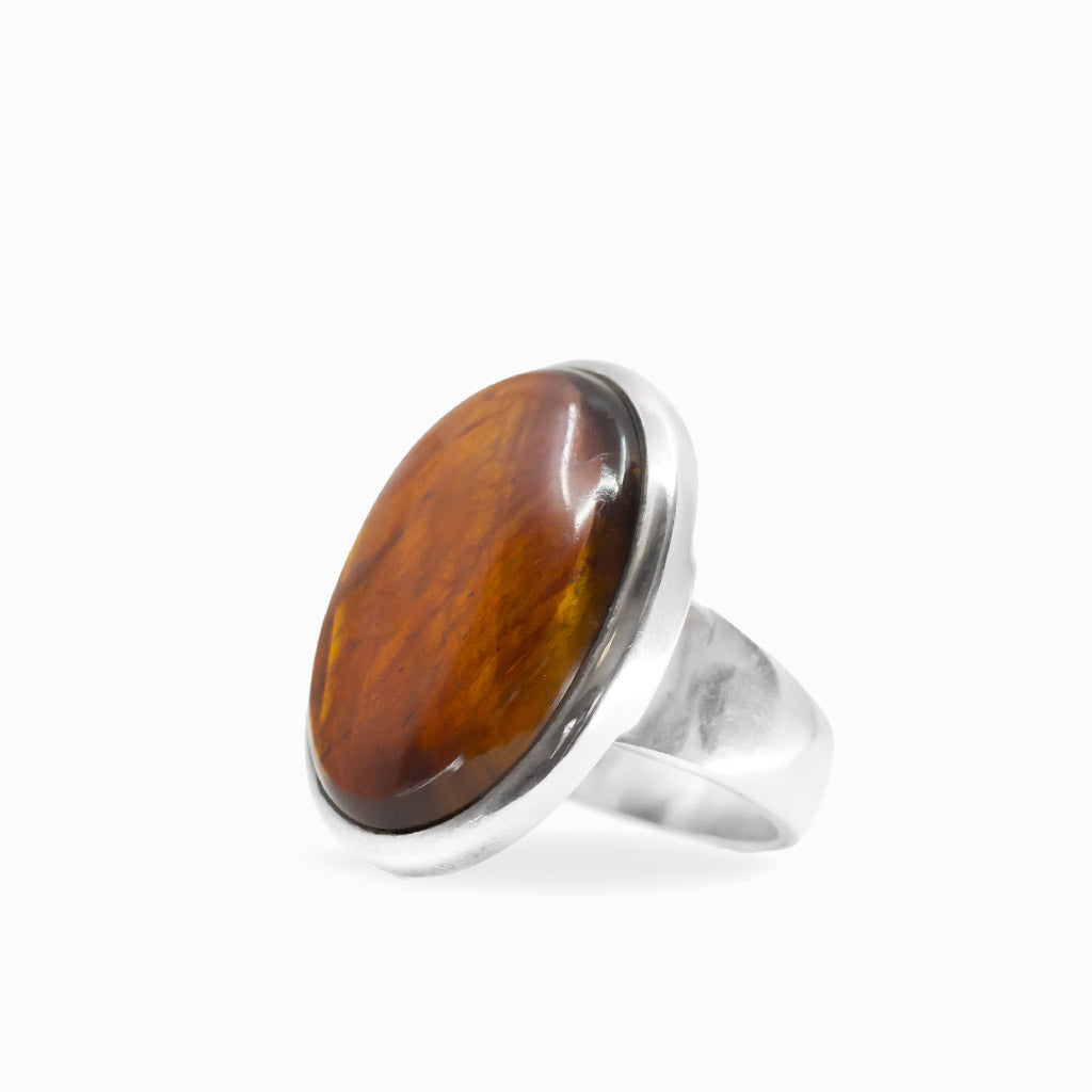 Golden-brown oval Tiger's Eye cabochon ring with natural chatoyancy set in polished 925 sterling silver.
