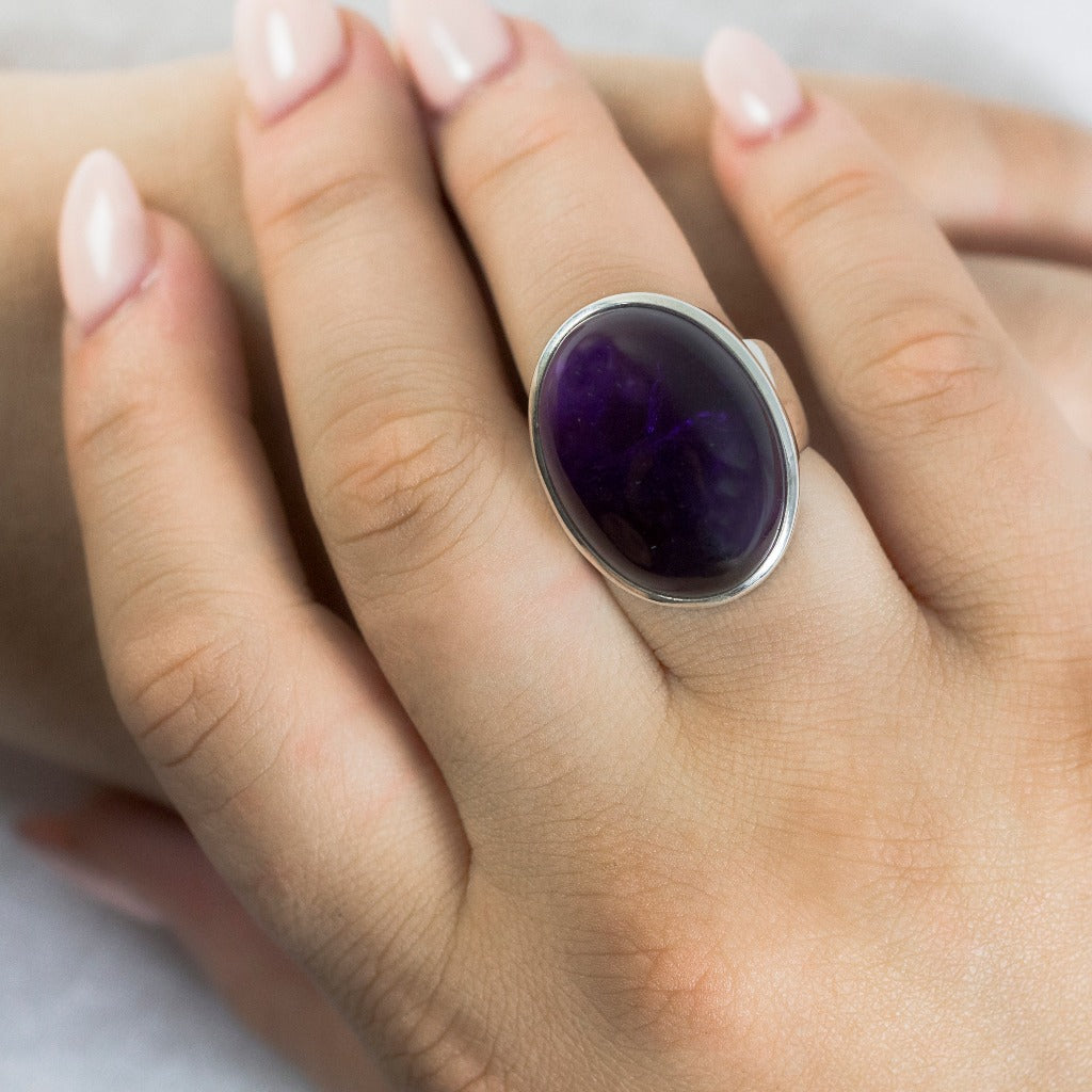 Amethyst ring on model