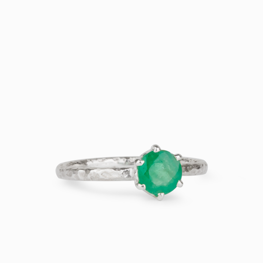 Green Emerald gemstone ring in 925 silver Made In Earth