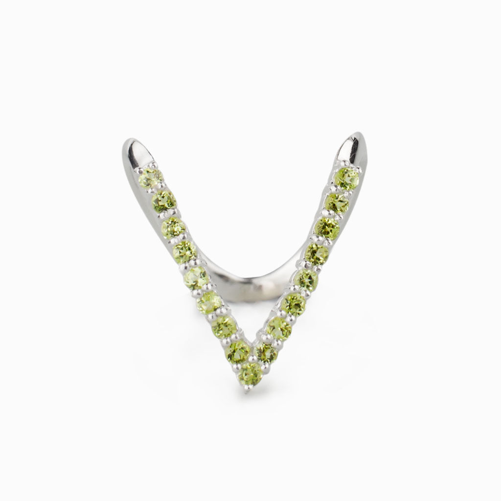 Light green Peridot V-Ring Made in Earth