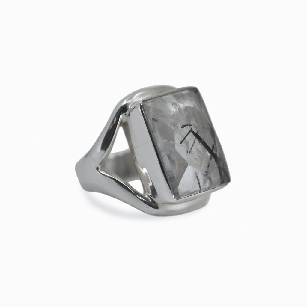 Tourmalinated quartz ring