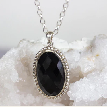 Onyx: Significance and Characteristics | MadeinEarth US