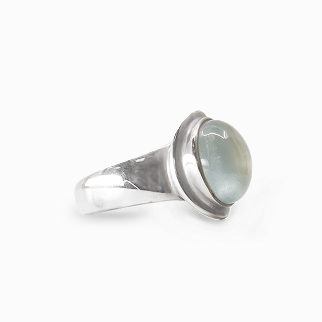 Oval Aquamarine cabochon ring set in polished 925 sterling silver.