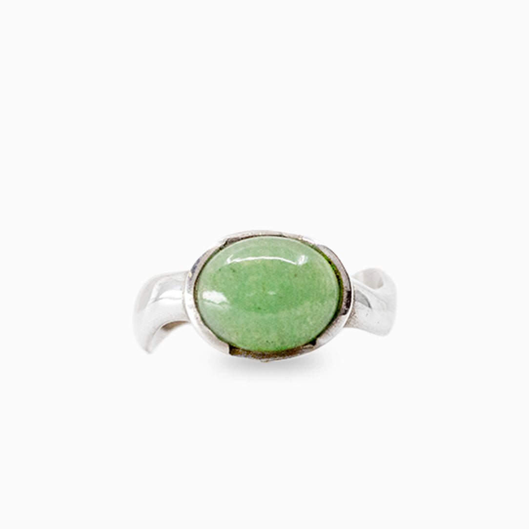Oval green Aventurine cabochon ring in polished 925 sterling silver with a curved band and smooth bezel setting.