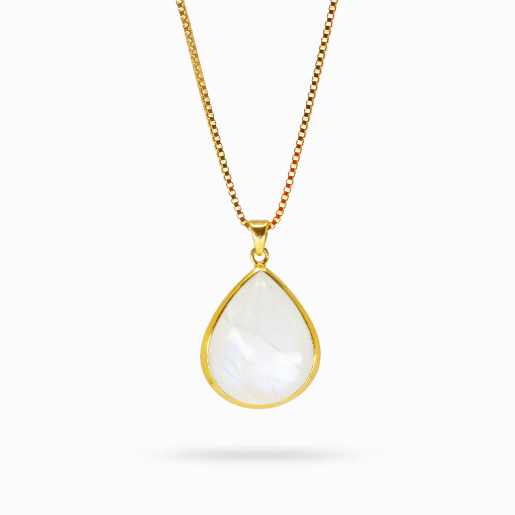 CABOCHON RAINBOW MOONSTONE NECKLACE IN YELLOW GOLD VERMEIL FINISH