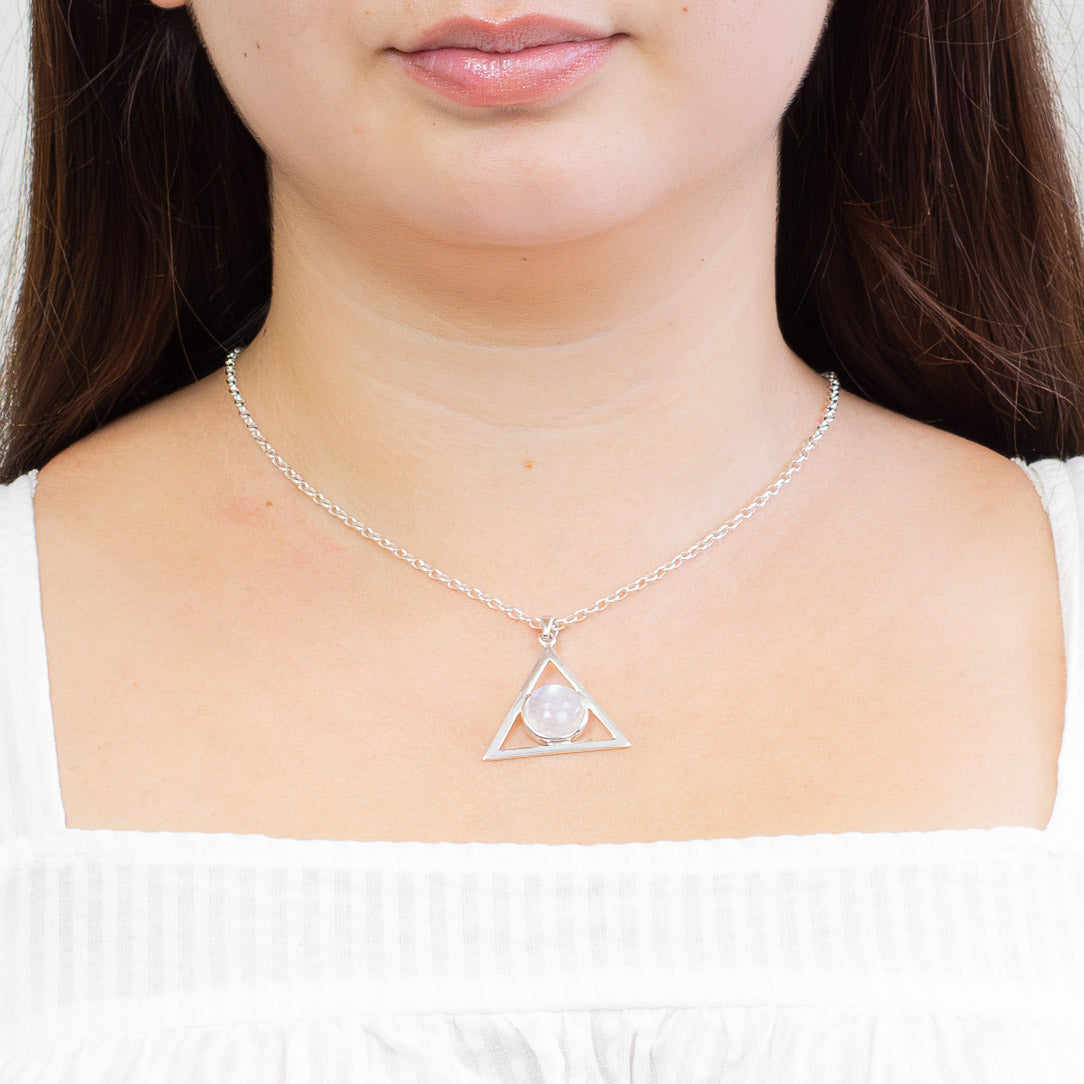 RAINBOW MOONSTONE NECKLACE ON MODEL