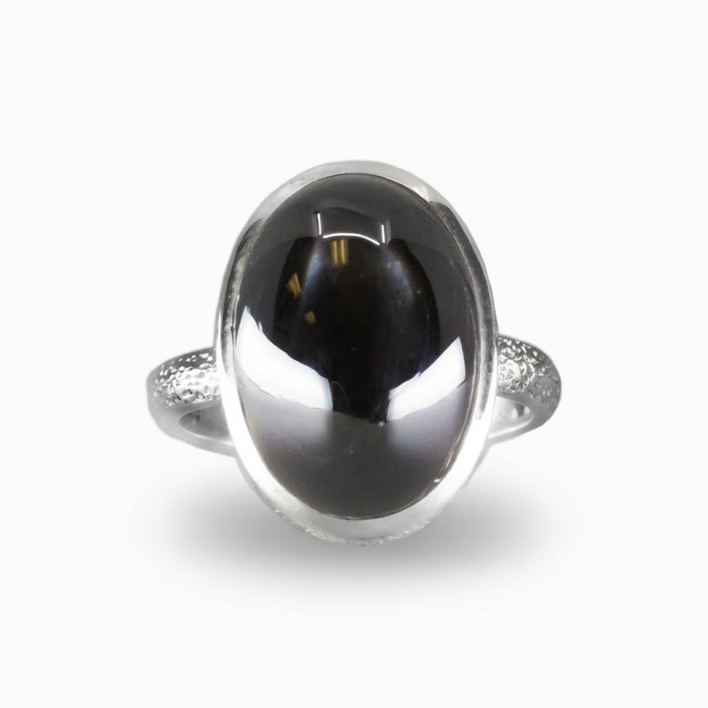 Oval Black Star cabochon ring in polished sterling silver with a subtly textured band | MADE IN EARTH