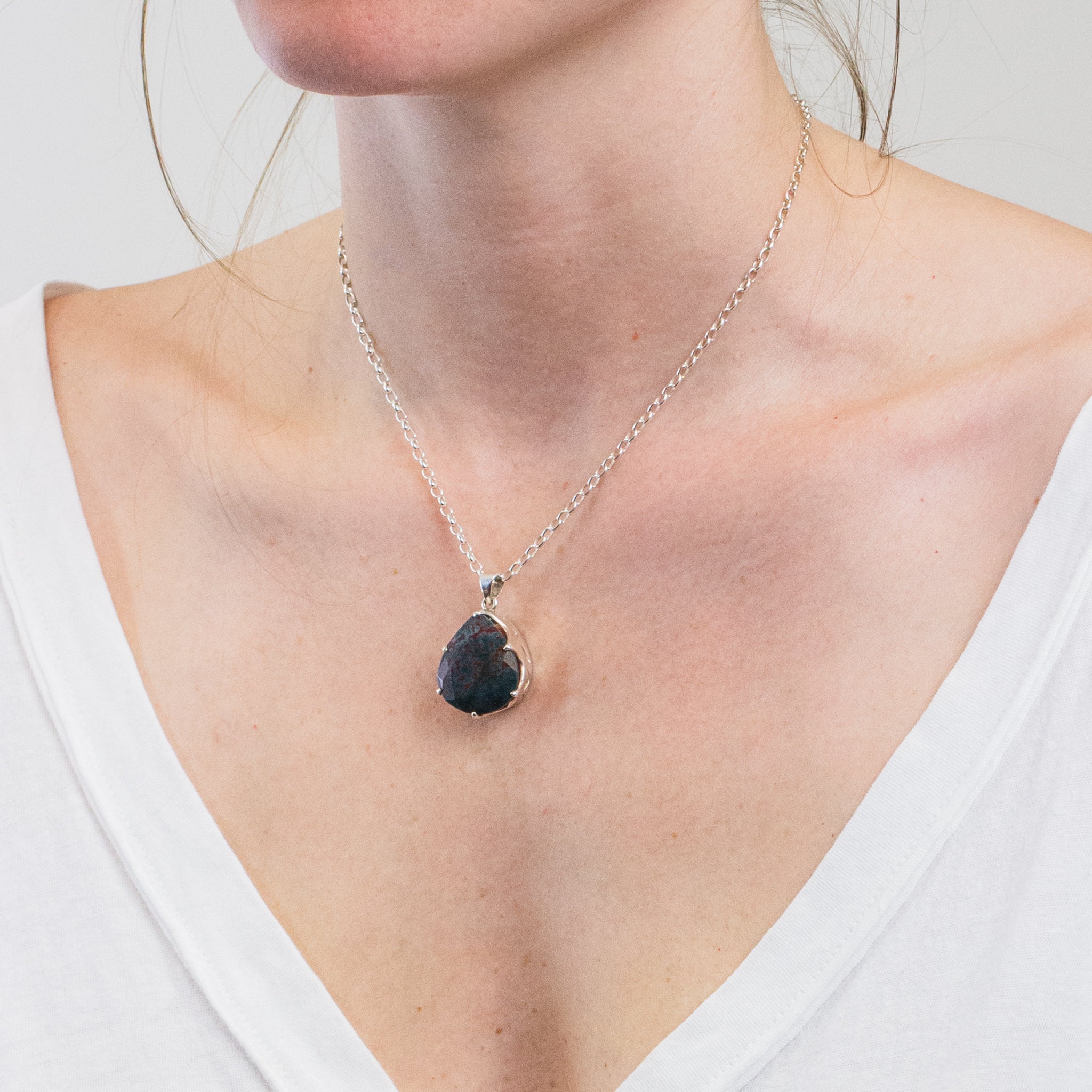 FACETED BLOODSTONE NECKLACE