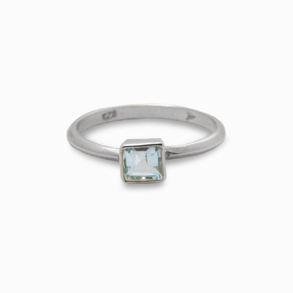 AQUAMARINE FACETED RING