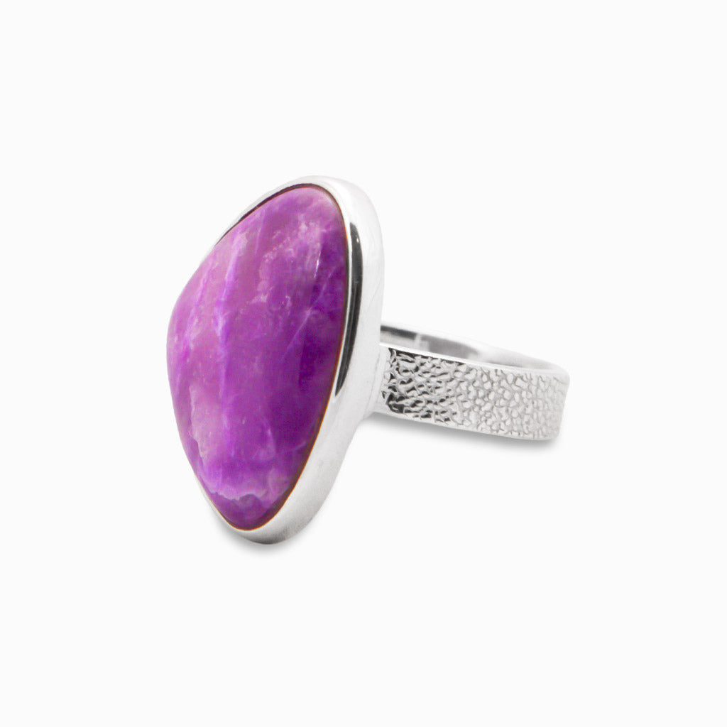 CABOCHON SUGILITE RING  SIDE VIEW