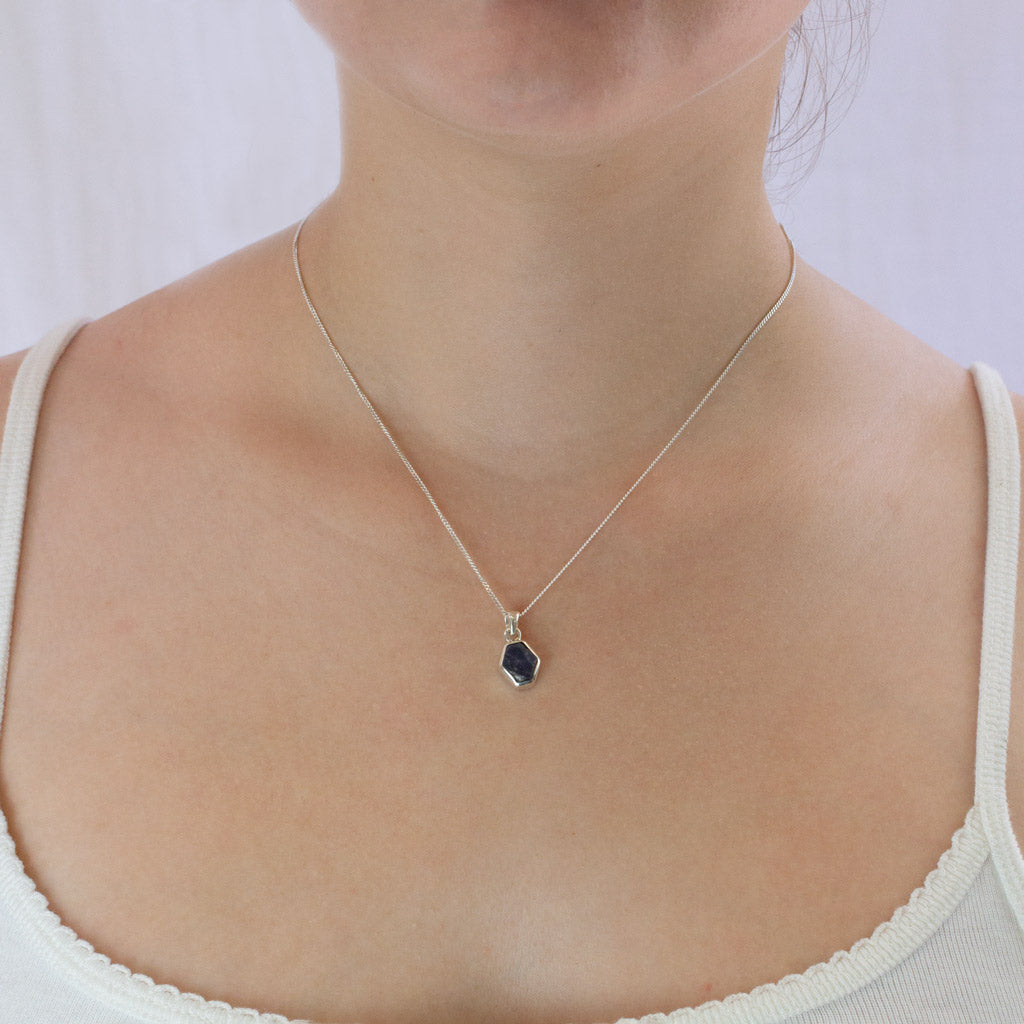 Simple sapphire deals necklace