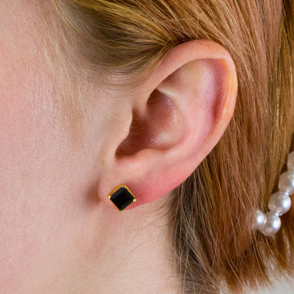 ONYX STUDS IN YELLOW GOLD VERMEIL FINISH