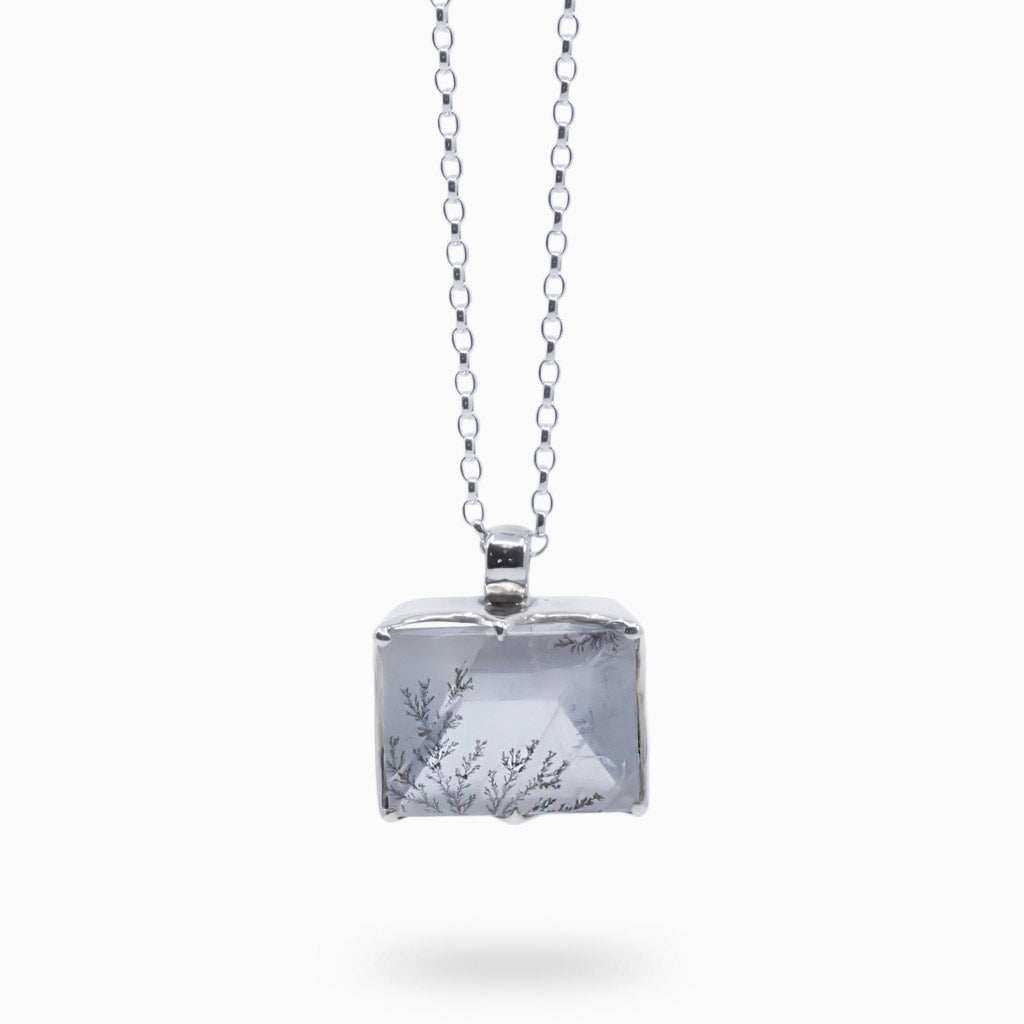 Dendritic quartz necklace