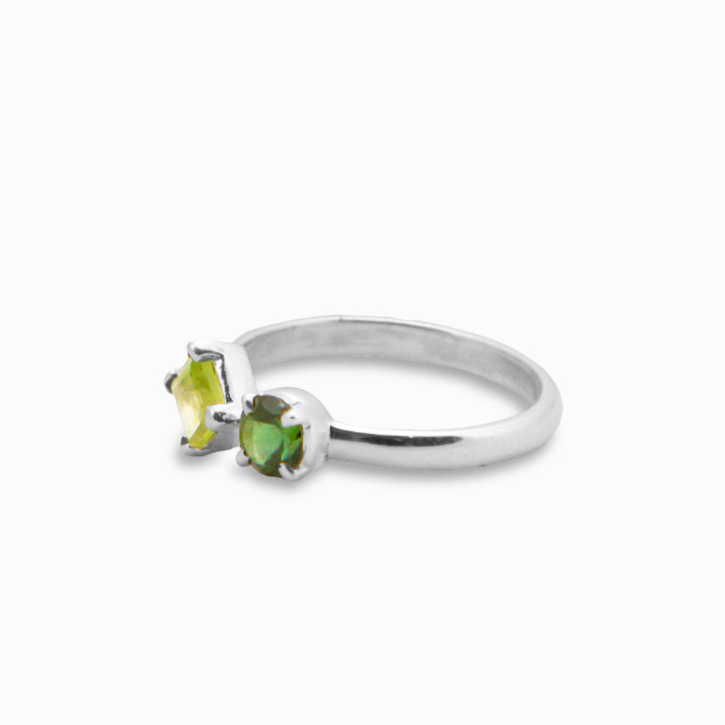 FACETED EMERALD PERIDOT RING