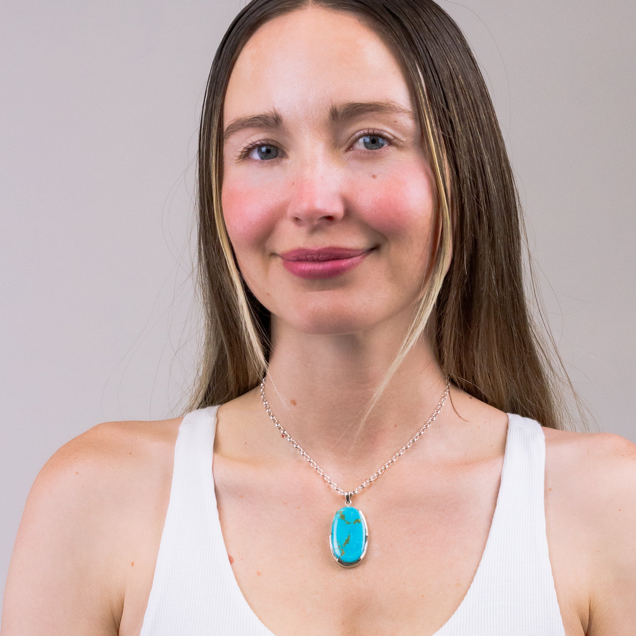 FIROZA TURQUOISE NECKLACE ON MODEL