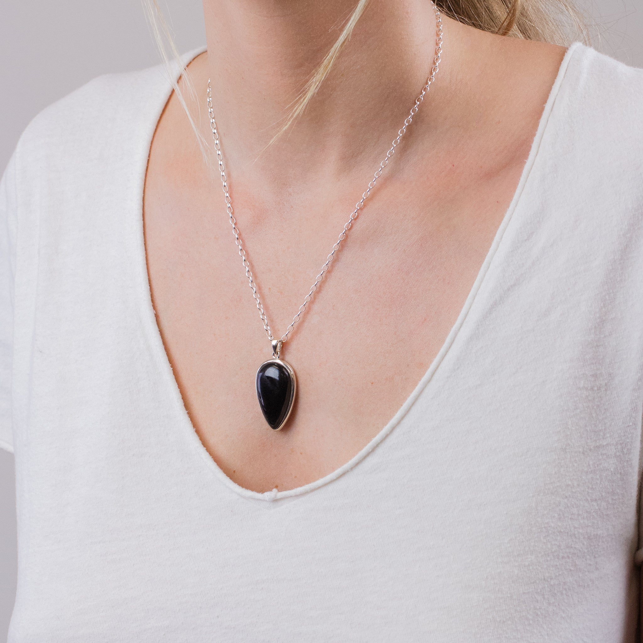 CABOCHON TEAR SHAPED BLACK TOURMALINE BEZEL NECKLACE ON MODEL 
