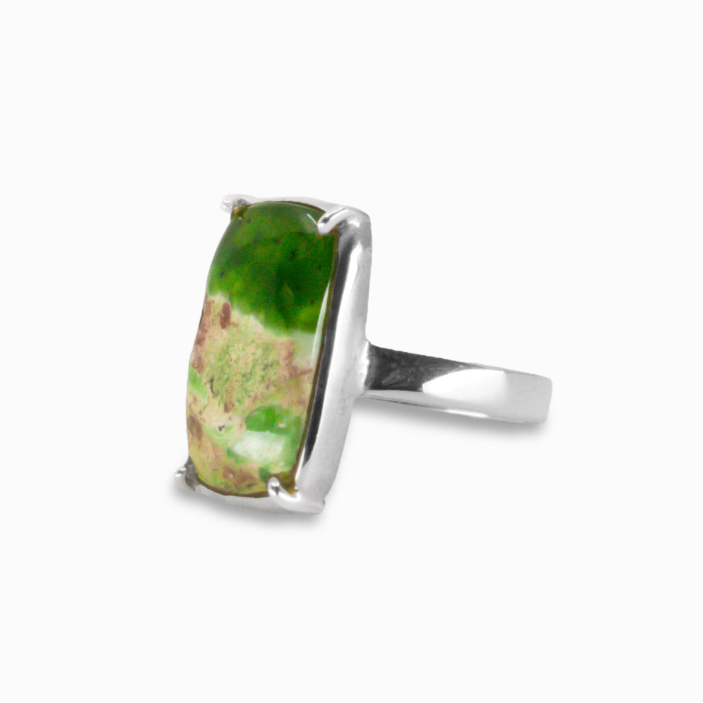 CABOCHON GREEN CHALCEDONY RING