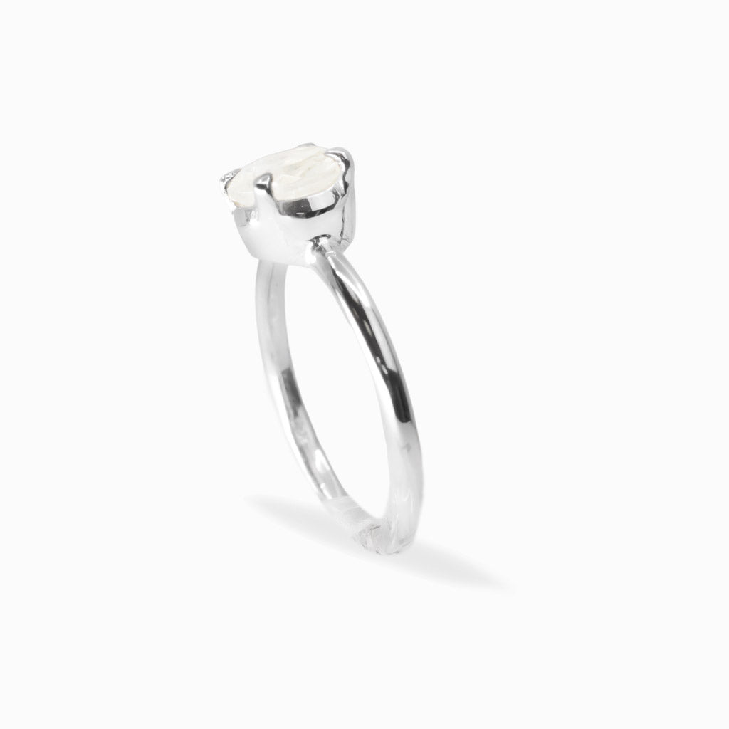 Round faceted Rainbow Moonstone ring in polished 925 sterling silver with blue flashes, four-prong setting and slender band.