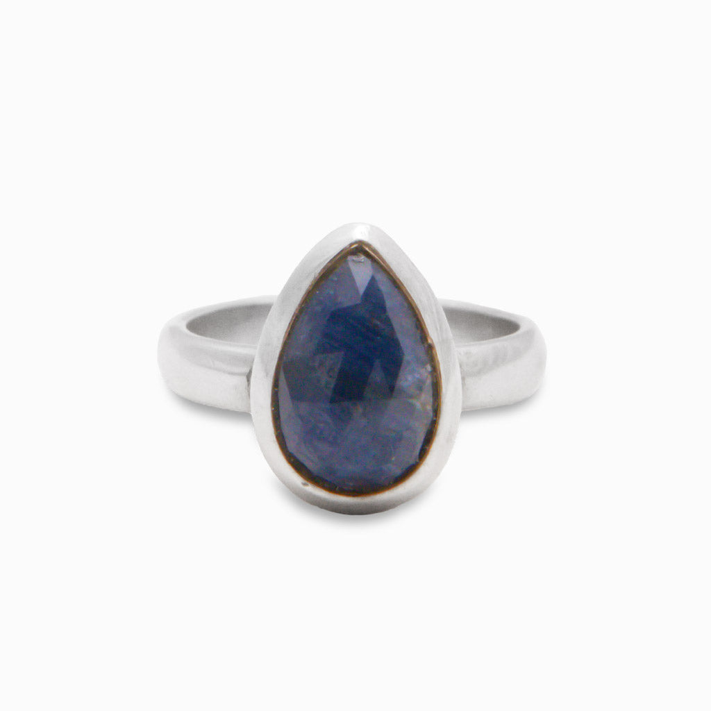 FACETED SAPPHIRE TEAR RING 